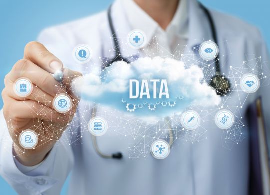 Doctor draws the structure of the data cloud on a blue background.